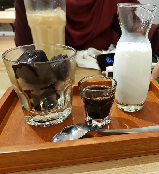 Segelas Susu Dan Secangkir Kopi — Stok Foto