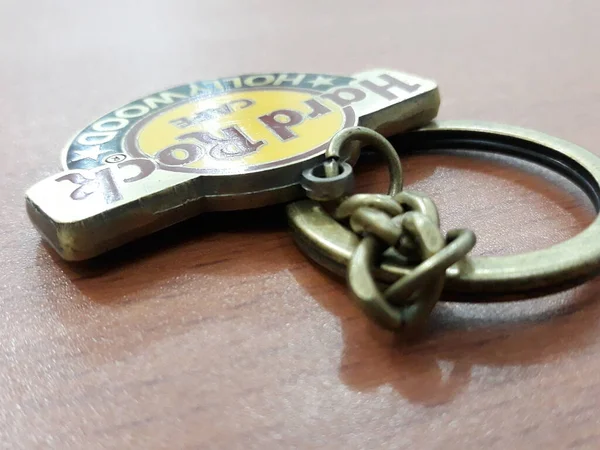 Souvenir Hard Rock Cafe Key Ring Made Thick Elegant Gold — Stockfoto