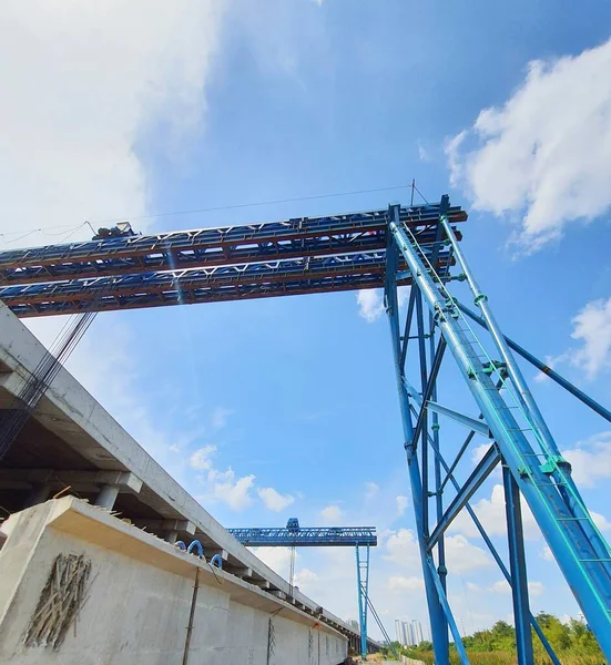 Photo Gantry Portal Lifting Girders One Method Transport Moving Girder — Zdjęcie stockowe