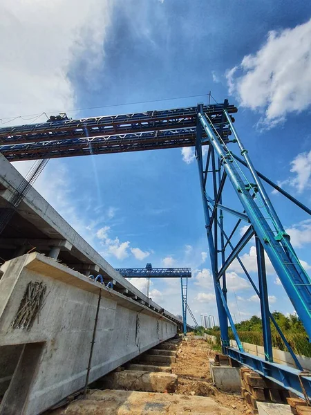 Photo Gantry Portal Lifting Girders One Method Transport Moving Girder — Zdjęcie stockowe