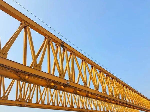 This is the steel structure of a launcher gantry that will be used for erection precast concrete I Girder (PCI Girder) across the river . This yellow gantry launcher comes from China with a capacity of up to 140 tons, with a maximum launch speed of 4