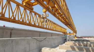 This is the steel structure of a launcher gantry that will be used for erection precast concrete I Girder across the river . This yellow gantry launcher comes from China with a capacity of up to 140 tons, with a maximum launch speed of 4 m / min.
