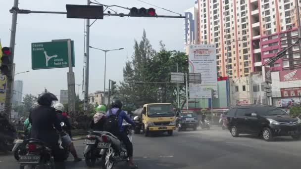 West Java Indonesië Juli 2022 Voorwaarden Bij Een Stoplicht Waar — Stockvideo