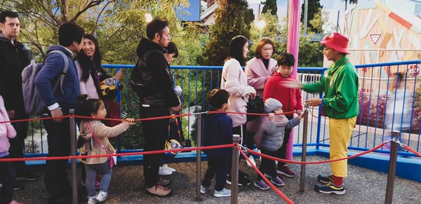 Osaka Giappone Aprile 2019 Bambini Diversi Adulti Sono Coda Partecipare — Foto Stock