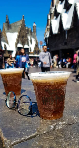 Osaka Japão Abril 2022 Bebida Cerveja Uma Xícara Plástico Fundo — Fotografia de Stock