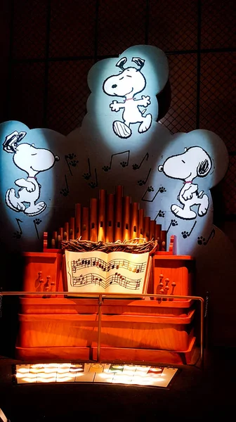 Osaka Giappone Aprile 2022 Pianoforte Con Immagine Snoopy Perfetto Bambini — Foto Stock