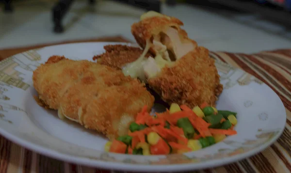 Ini Adalah Masakan Rumah Ayam Cordon Bleu Atau Schnitzel Cordon — Stok Foto