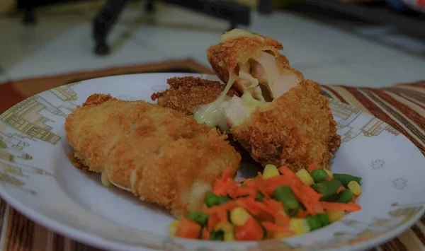 Ini Adalah Masakan Rumah Ayam Cordon Bleu Atau Schnitzel Cordon — Stok Foto