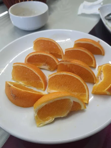 Geschnittene Orangen Die Mit Ihrer Verführerischen Orangen Farbe Sehr Frisch — Stockfoto