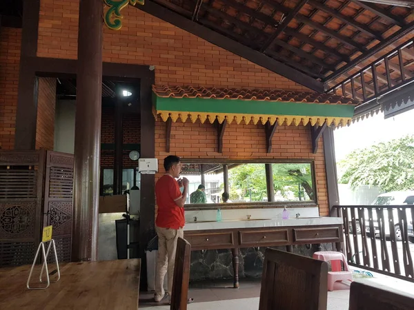 Semarang Indonésie Červenec2022 Atmosféra Typické Javánské Restauraci Velmi Klasickým Interiérem — Stock fotografie