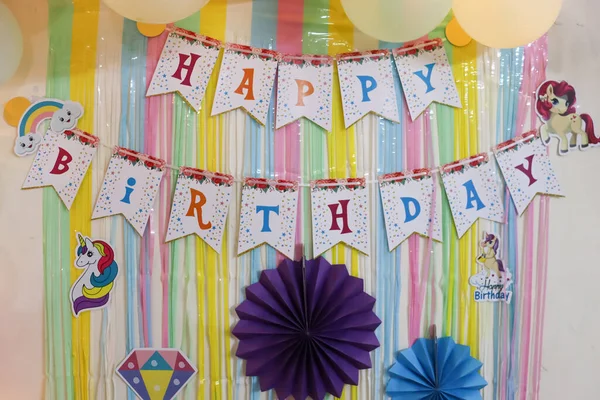 Πολύχρωμη Διακόσμηση Γενεθλίων Ιδέα Για Κοριτσάκι Happy Birthday Stickt Στο — Φωτογραφία Αρχείου