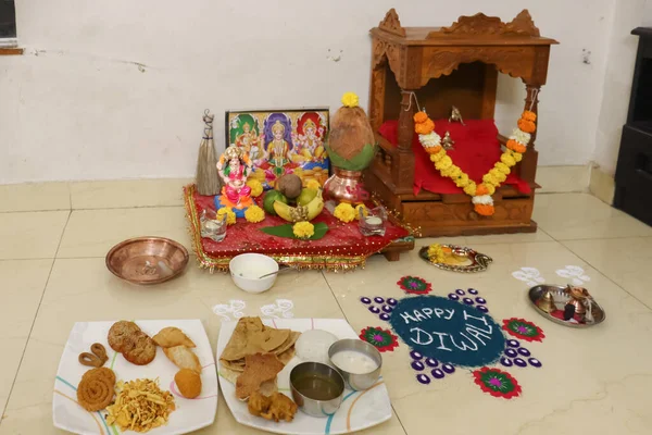Tradycyjne Ustawienie Diwali Pooja Laxmi Sarswati Ganesh Wypadek Laxmi Poojan — Zdjęcie stockowe