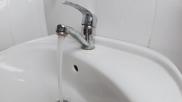 Acqua corrente scorrevole del rubinetto — Video Stock