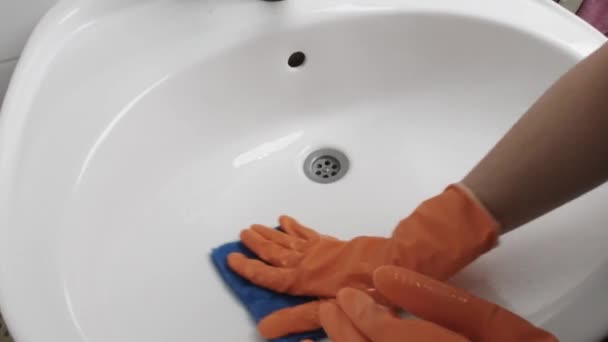 Lavabo de baño de limpieza — Vídeo de stock