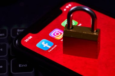 Telefon ekranındaki en popüler sosyal medya simgeleri