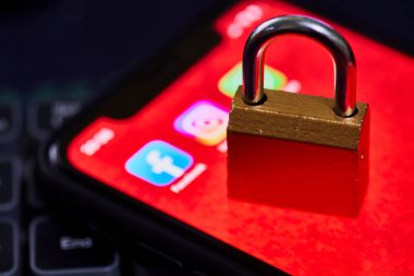 Telefon ekranındaki en popüler sosyal medya simgeleri