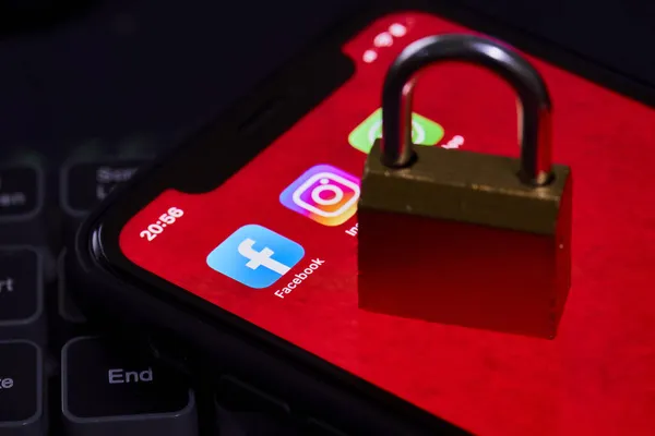 Telefon ekranındaki en popüler sosyal medya simgeleri