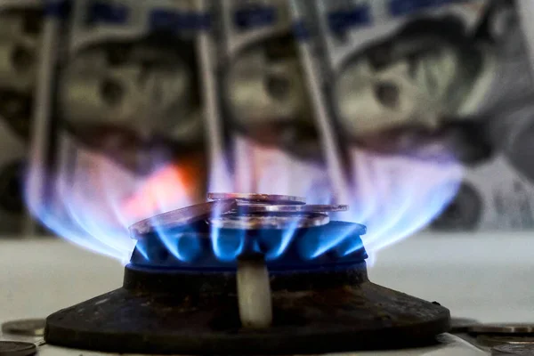 Bruciando fornello a gas e denaro — Foto Stock