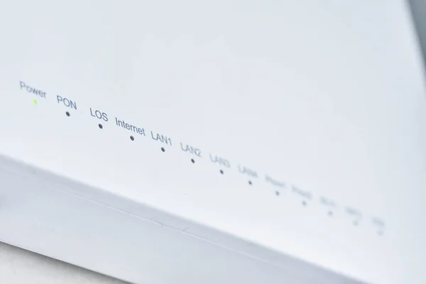 Internet wi-fi router enhet — Stockfoto