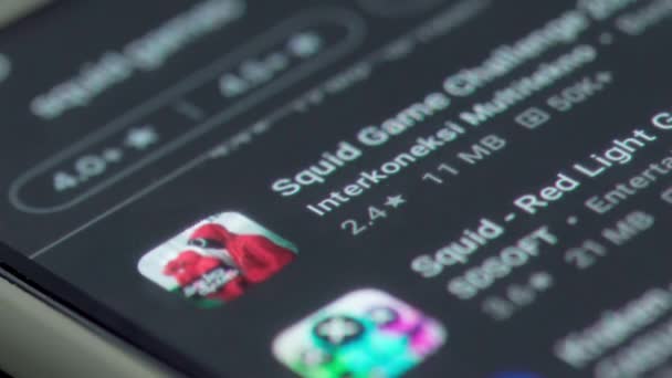 Jogos para celular criados com base no novo programa Netflix - Jogos de lulas — Vídeo de Stock