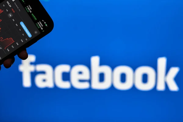 Facebook il prezzo delle azioni crescere — Foto Stock