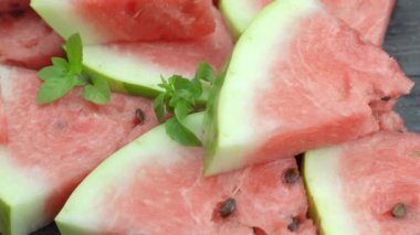 tatlı karpuz dilimleri