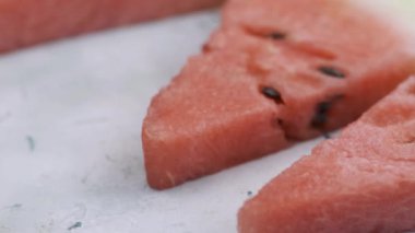 Tatlı karpuz ve limon dilimleri