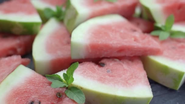 Édes görögdinnye szeletek — Stock videók