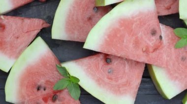 tatlı karpuz dilimleri