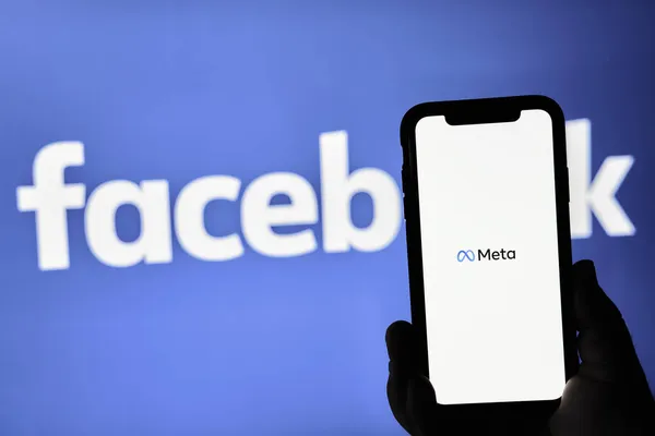 Facebook mengubah nama menjadi Meta — Stok Foto