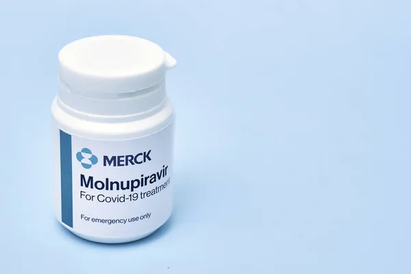 Molnupiravir - eerste goedgekeurde orale antivirale pillen tegen Covid-19 — Stockfoto