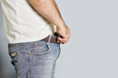 Ereksiyon sorunu olan bir adam.