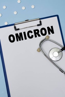 Covid Omicron değişken metni olan bir pano