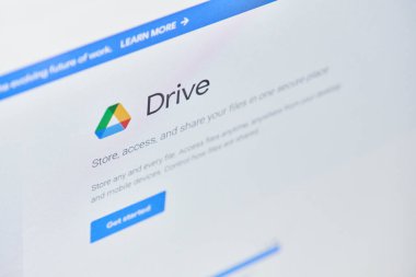 Google Drive ya da gDrive web sayfası bilgisayar monitöründe