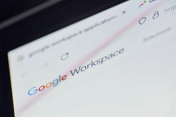 Pagina web di Google Workspace sullo schermo del monitor del computer — Foto Stock