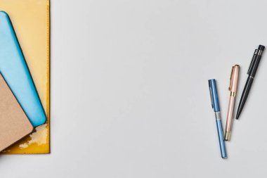 Parlak ofis çalışma alanı