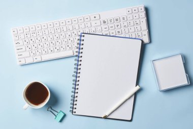 Parlak ofis çalışma alanı