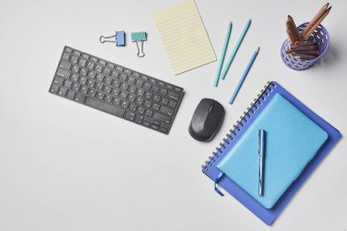 Parlak ofis çalışma alanı