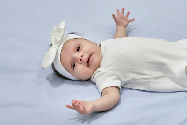 Κοριτσάκι Λευκή Κορδέλα Κοριτσάκι Μηνών — Φωτογραφία Αρχείου