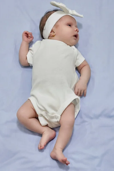 Meisje Met Witte Hoofdband Maanden Oud Baby Meisje — Stockfoto