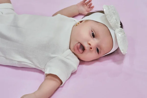 Menina Com Branco Flor Headband Menina Meses — Fotografia de Stock