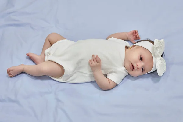 Menina Com Branco Flor Headband Menina Meses — Fotografia de Stock