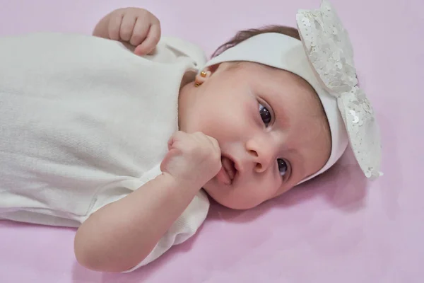 Νεογέννητο Κοριτσάκι Νεογνό Κοριτσάκι Κοιμάται Ροζ Blanke — Φωτογραφία Αρχείου