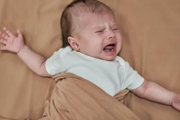Pasgeboren Baby Huilend Gewikkeld Deken Klein Schattig Baby Meisje — Stockfoto