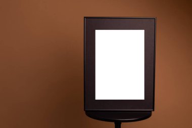 Süslemeli beyaz resim çerçevesi. Fotoğrafın ya da mesajın için hazırlan. Eserlerinizi yerleştirin, baskı sanatı, beyaz arka plan, pastel renk kitabı. Fotoğraf gerçekçi 3D illüstrasyon