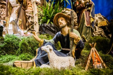 İsa 'nın Doğumu Sahnesi ışık ışınlarıyla güçlendirildi. Maria, Jospeh ve İsa. Noel geliyor. 