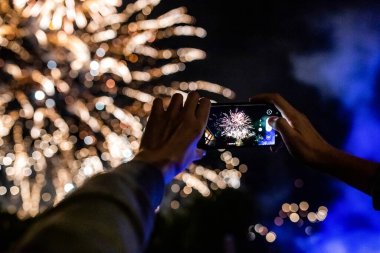 Cep telefonu ile havai fişek fotoğraf çekmek