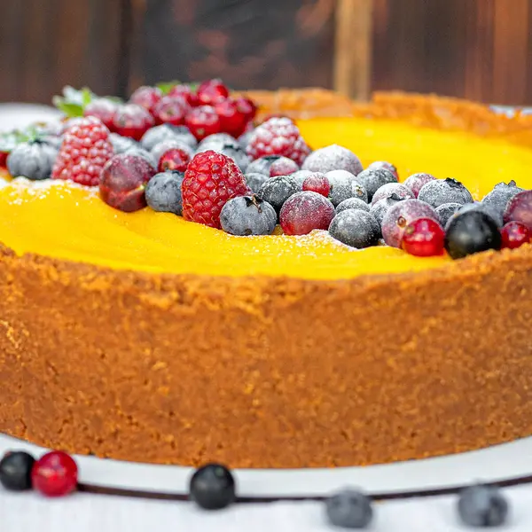 Meyveli, meyveli kek.