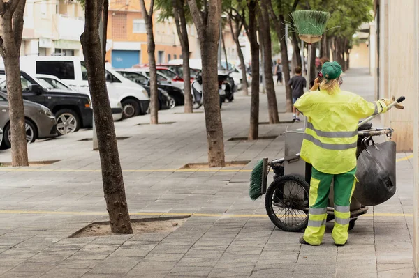 Personnel employed by the city council to clean up the city