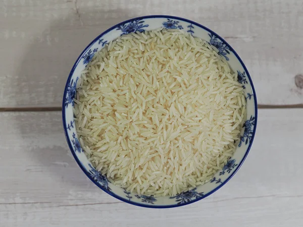 Dlouhá Rýže Basmati Modré Míse Bílém Dřevěném Pozadí Pohled Nahoru — Stock fotografie